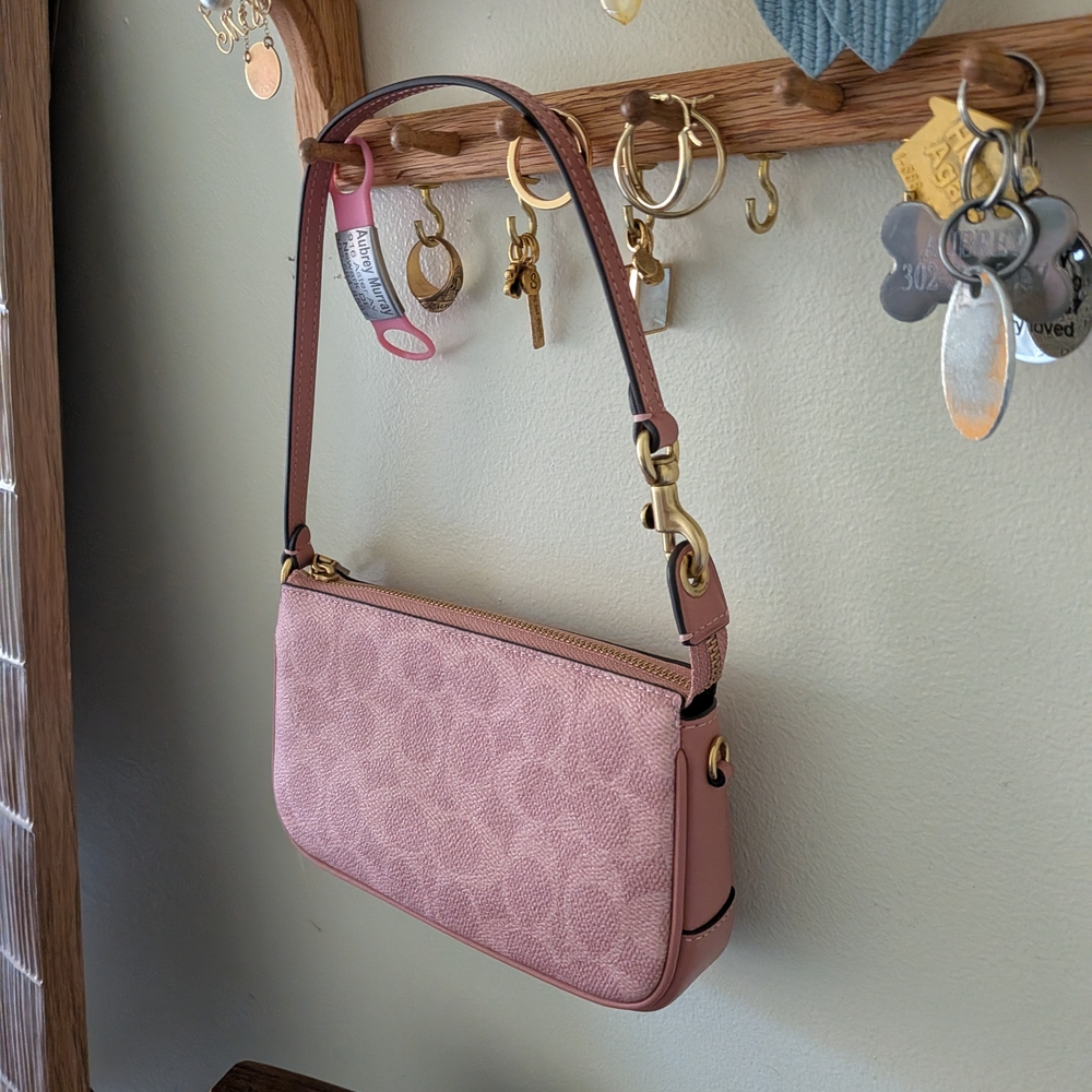 Coach Plaza 18 In Signature Jacquard Pink